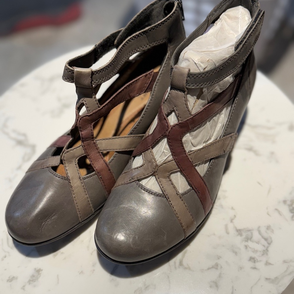 Rockport Women's Gray and Brown Heels